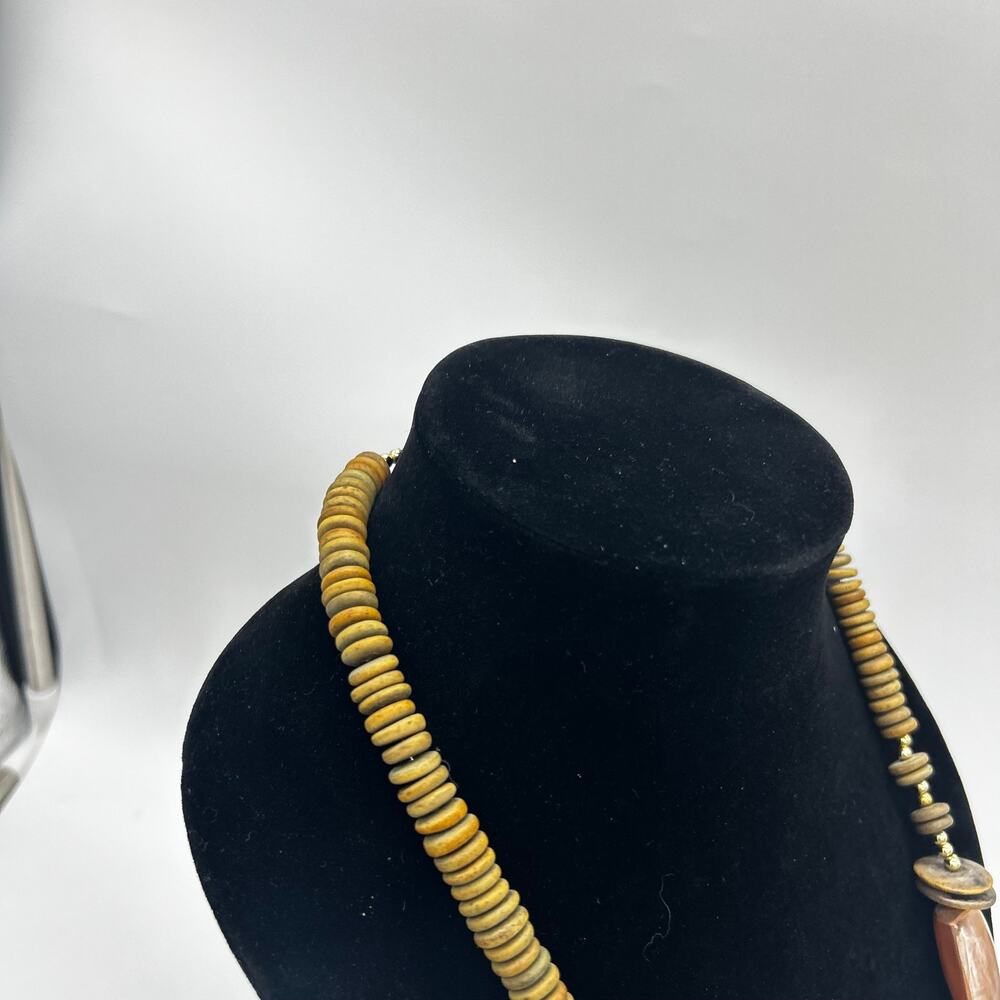Vintage Large Shell Necklace Statement Pendant Beaded Beach Jewelry - Picture 7 of 12